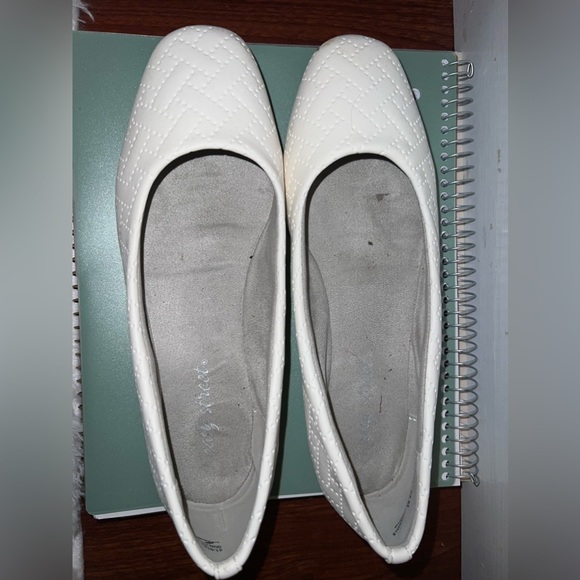 White Flats - Picture 1 of 2